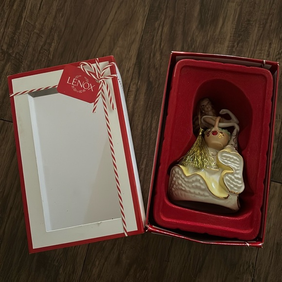 Lenox Belle Disney ornament rare - Picture 3 of 3